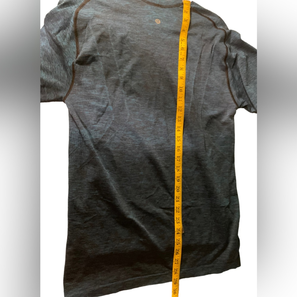 ** 🍋Lululemon Metal Vent Tech Top. PRICE FIRM 🍋 - Picture 5 of 6